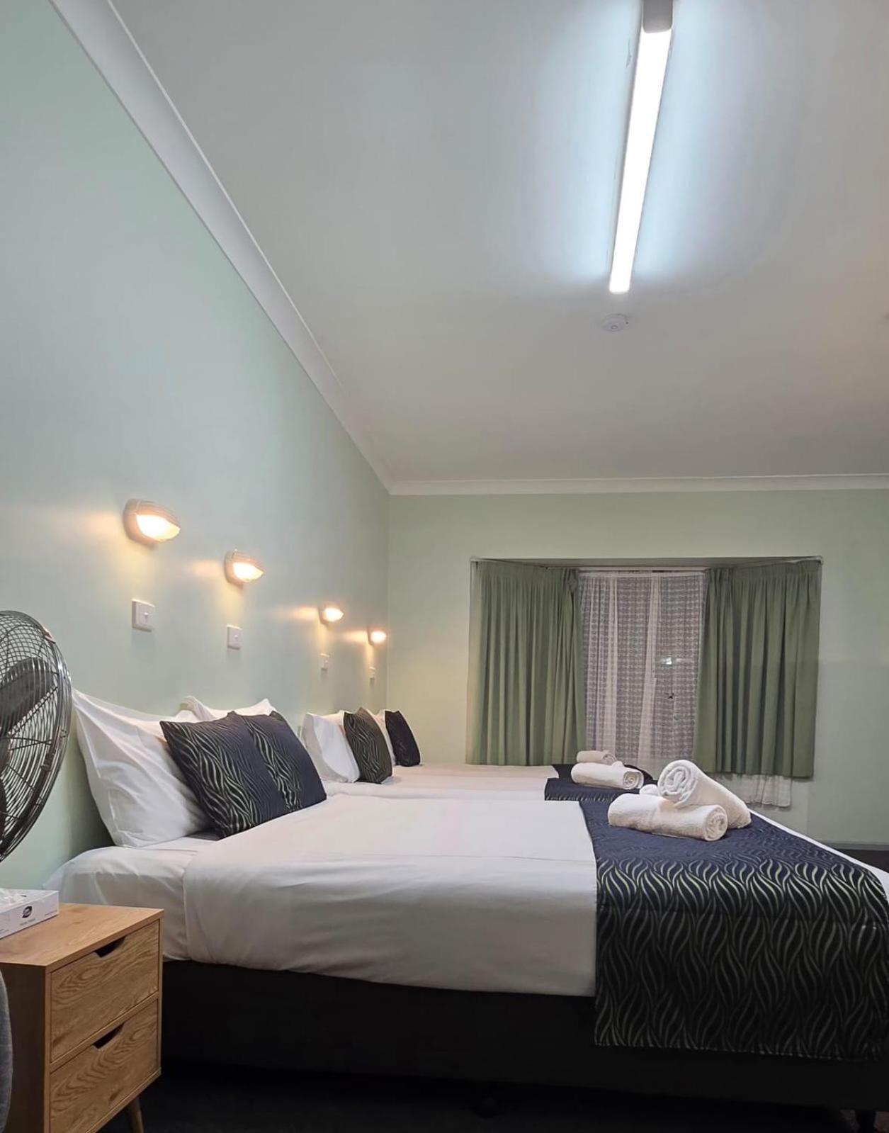 Lake Forbes Motel Экстерьер фото