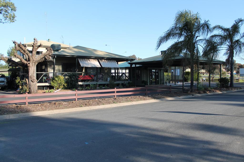 Lake Forbes Motel Экстерьер фото