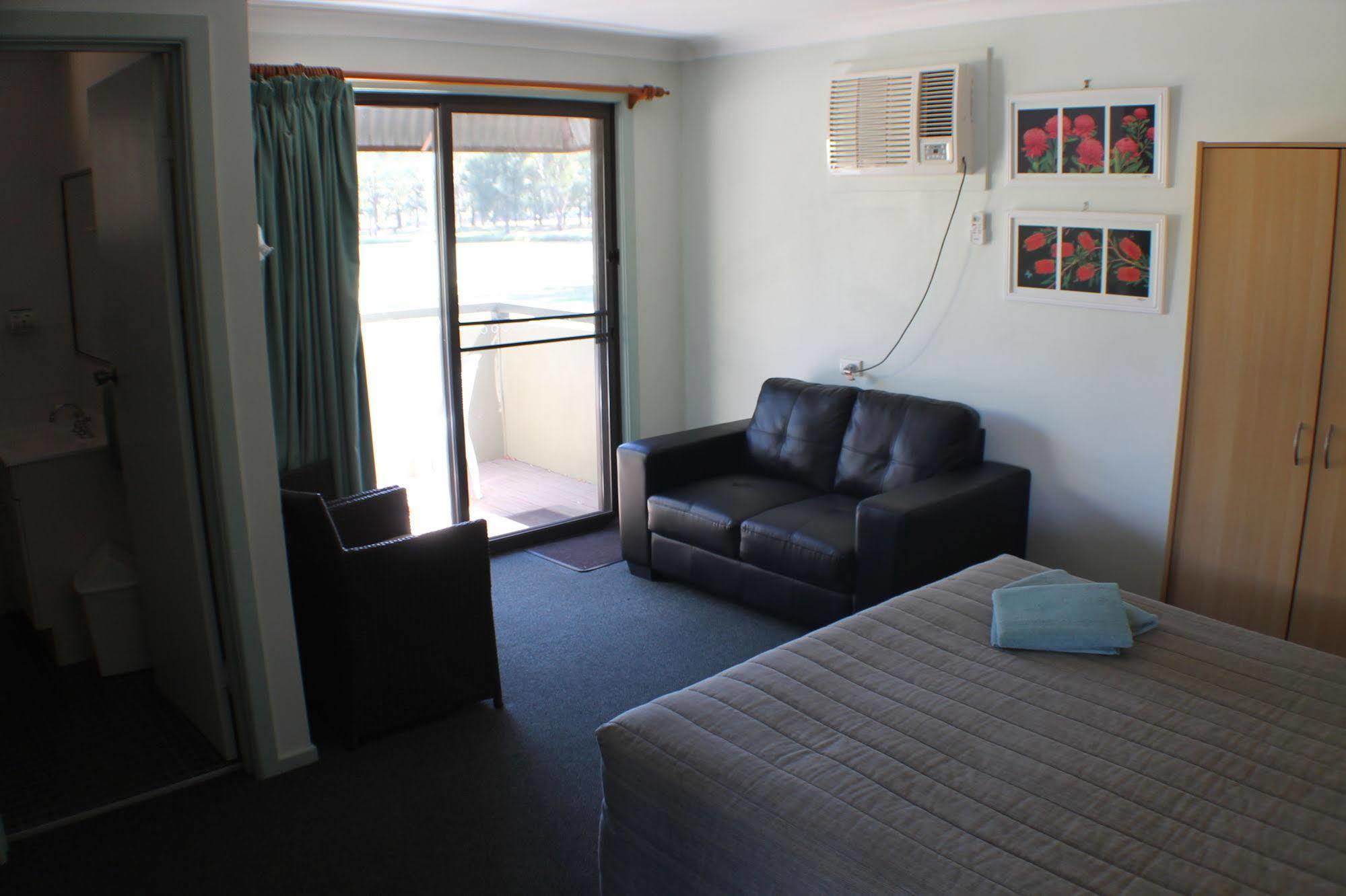 Lake Forbes Motel Экстерьер фото