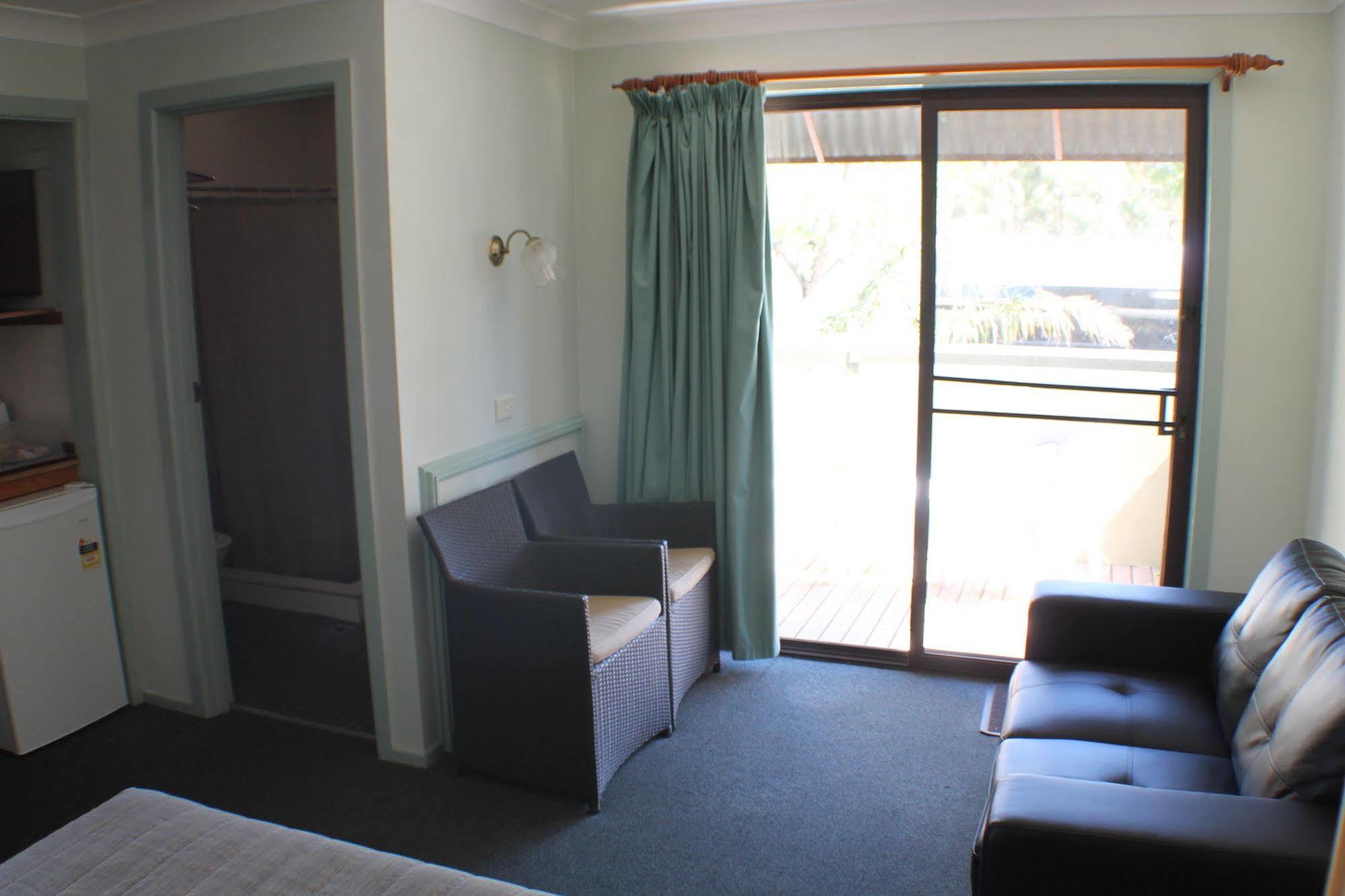 Lake Forbes Motel Экстерьер фото