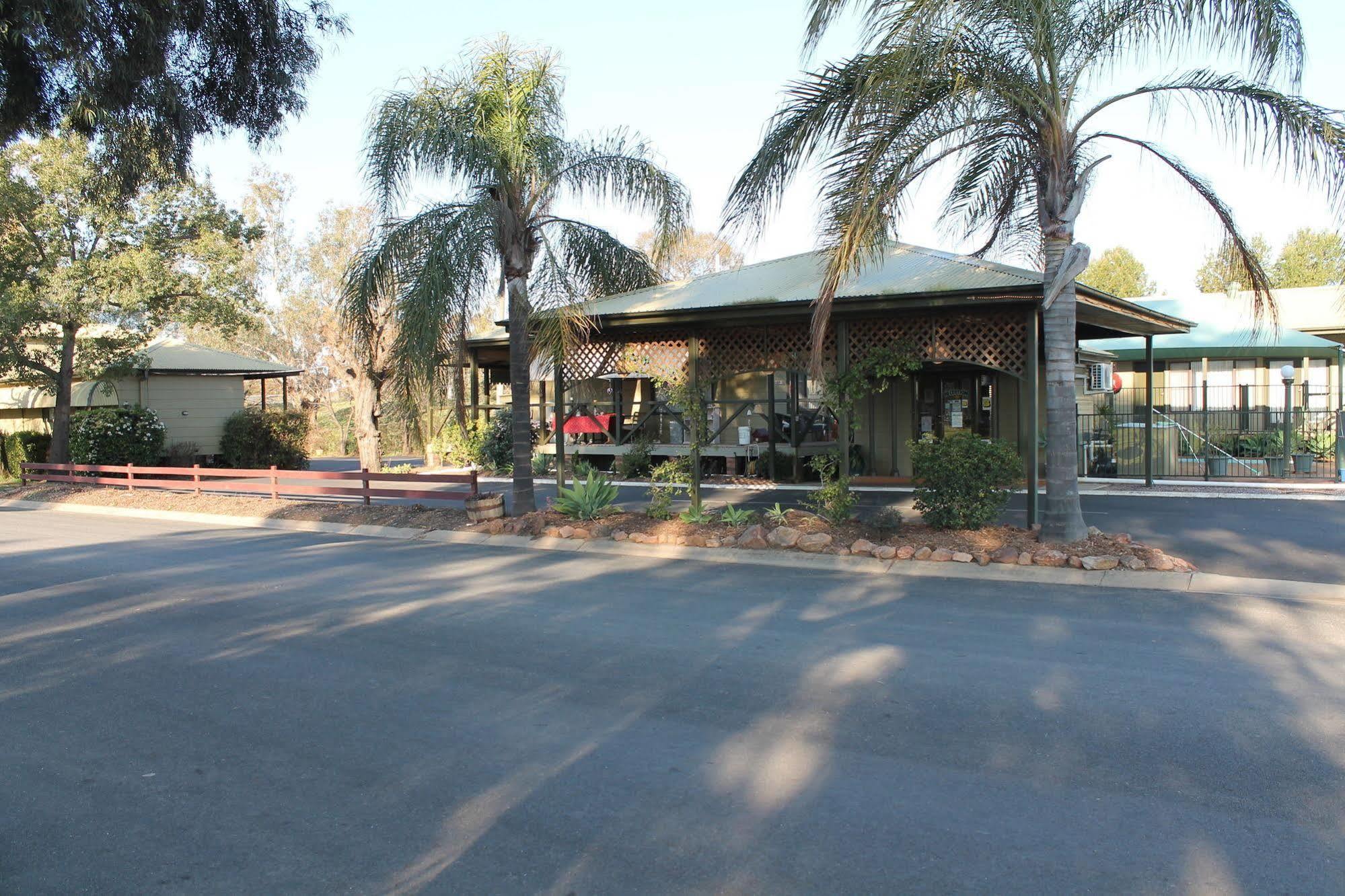 Lake Forbes Motel Экстерьер фото